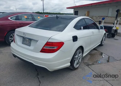 2012 Mercedes-Benz C 250 из США, поврежденный, VIN WDDGJ4HB4CF756706